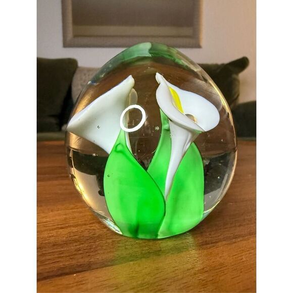Dynasty Gallery Glass Paperweight Lilies Clear Art Controlled Bubbles Oval Shape - Picture 1 of 5